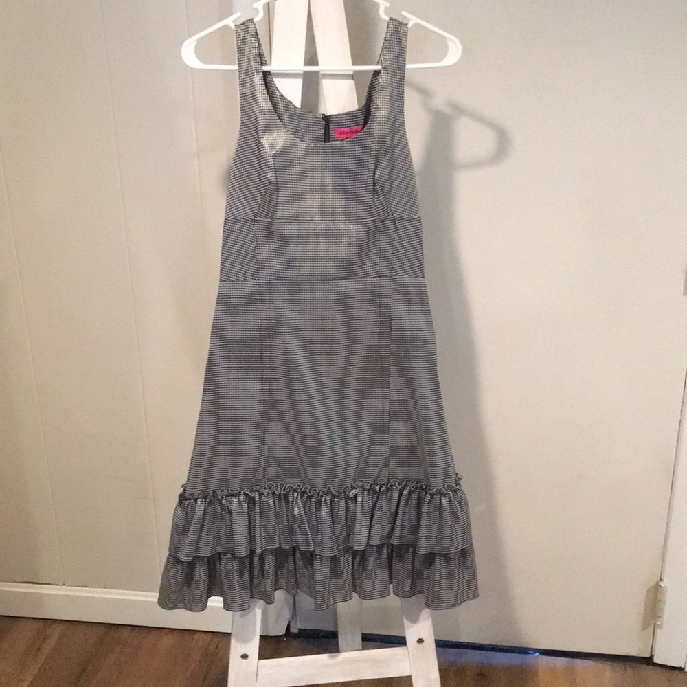 Black+White Fitted Thru Hip Dress